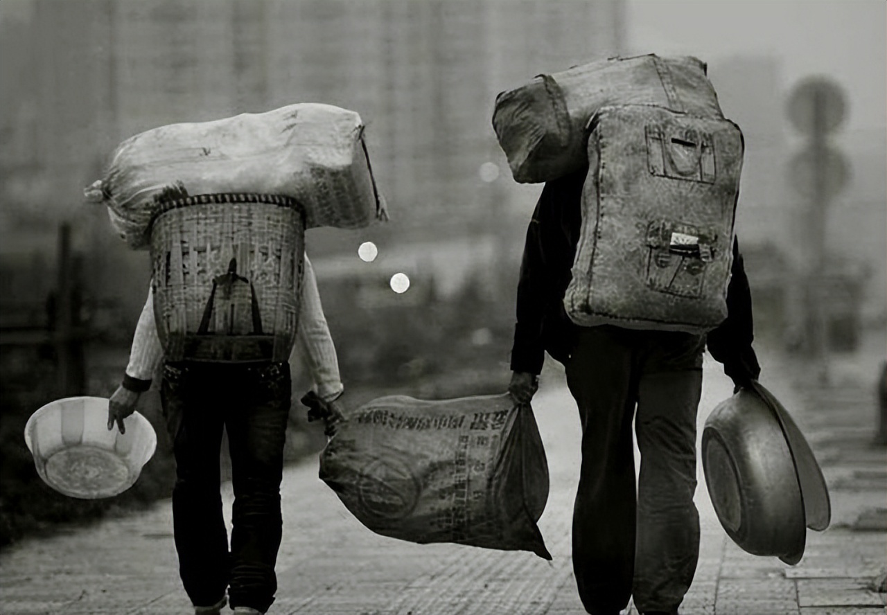 16年，老板骗打渔工进玉米地，倒扣他150元工资，最后员工被判刑