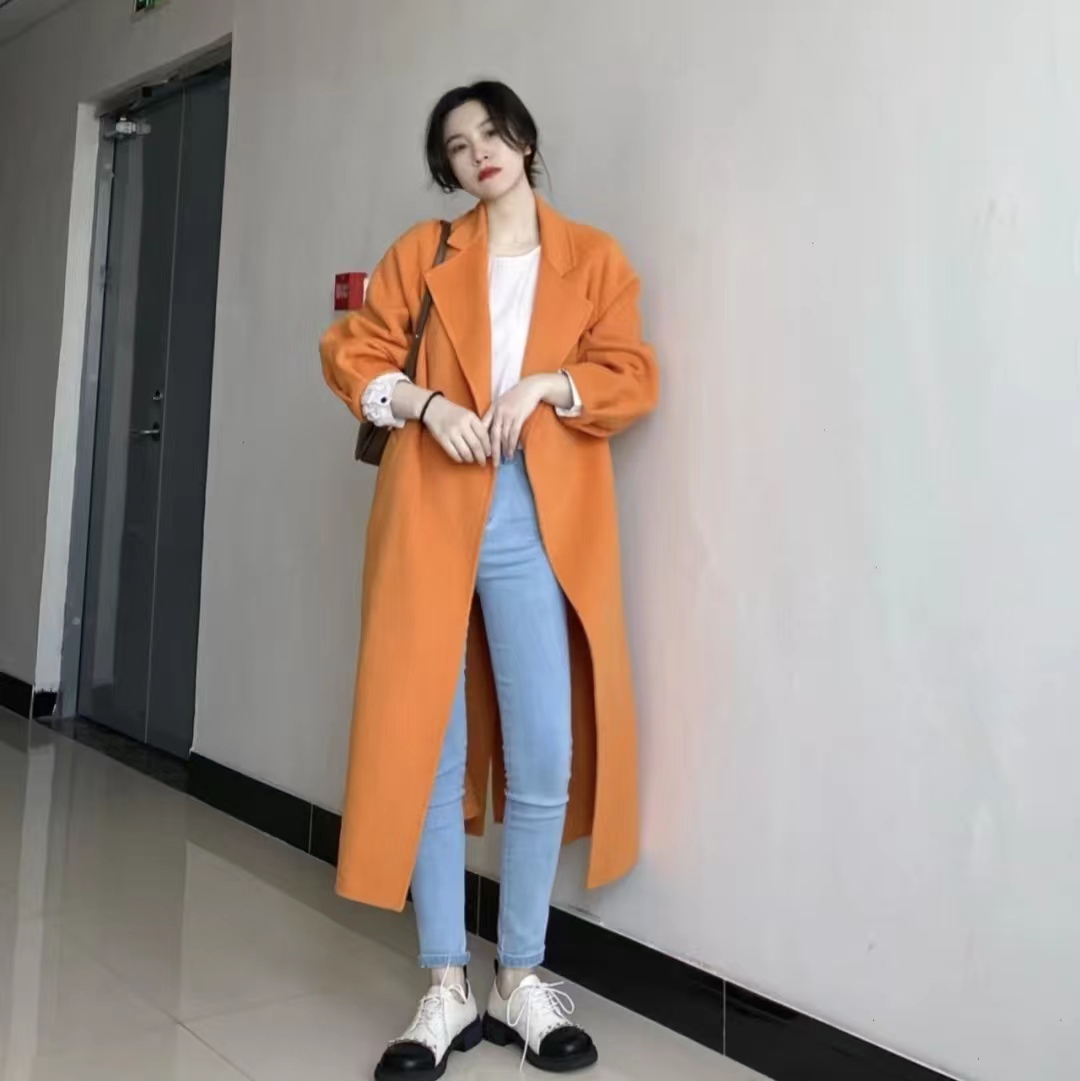 外套秋冬蓝色搭配什么颜色,秋冬比较显高级的颜色搭配