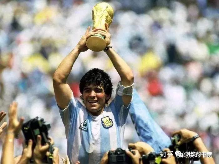 442、424、433，这些足球阵型是什么意思？