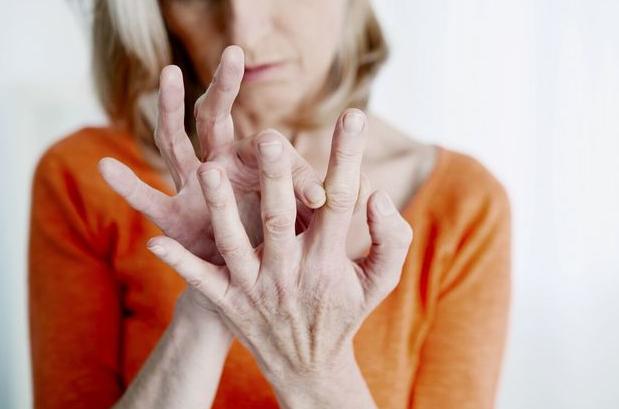 常常“手麻”的人要注意！身体或是出现了4种问题