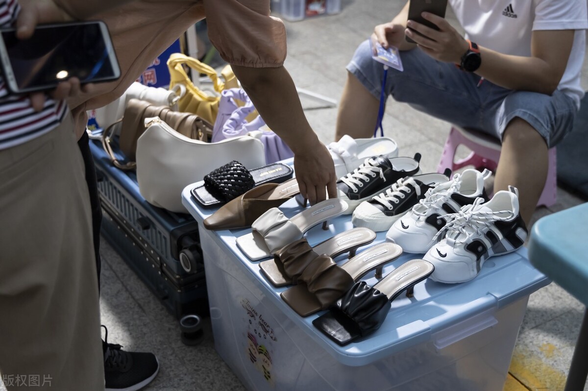一个中国人在俄罗斯挣了第一桶金，被当地各种势力做局，负债累累