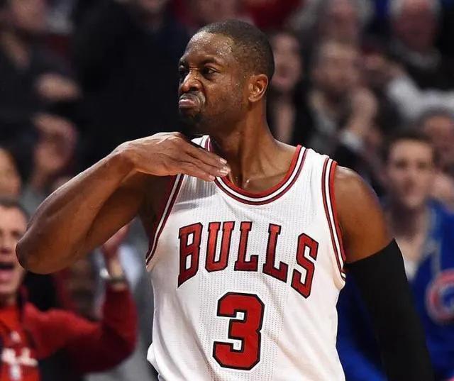 c罗闭嘴手势视频,c罗韦德挑战