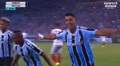 苏亚雷斯戴帽巴萨5:1,苏亚雷斯格雷米奥半场戴帽