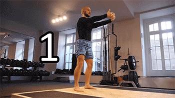 教练辅助女学员深蹲,教练辅助女生深蹲150kg