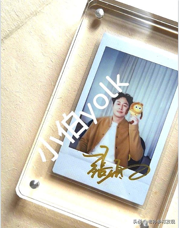 张颂文签名照被卖到8000元上新闻,张颂文签名照被卖到八千