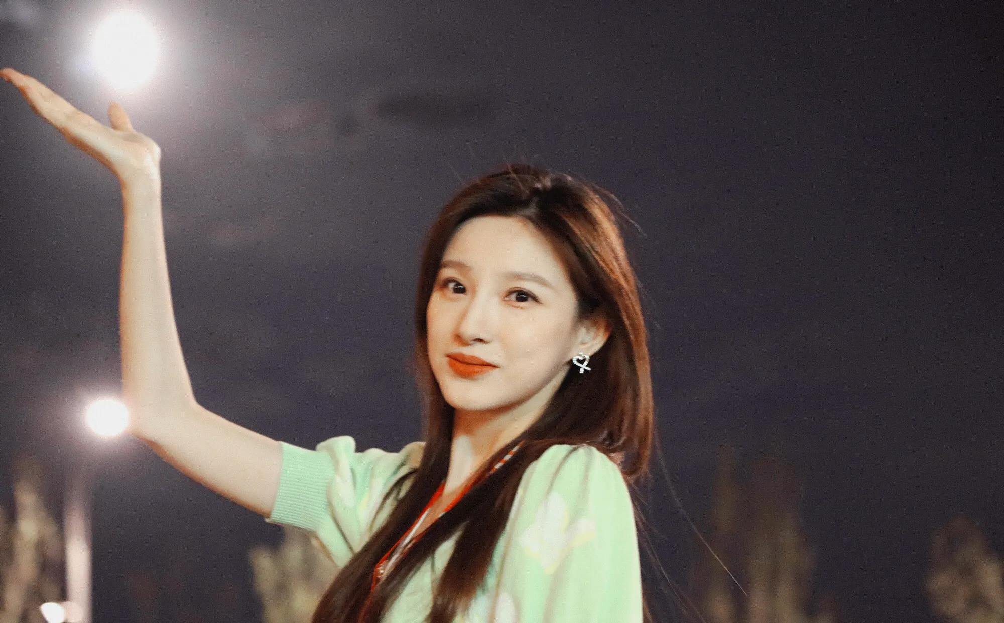 马凡舒天下足球完整视频,马凡舒第一次主持天下足球