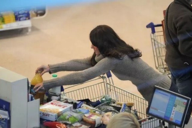 凯特在王室穿衣打扮,凯特王妃得体大方的穿着