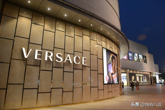 7000元在范思哲专柜买的男鞋穿十次断线，店员：购买超过3个月需支付维修金200元！原来各路奢侈品售后不一样