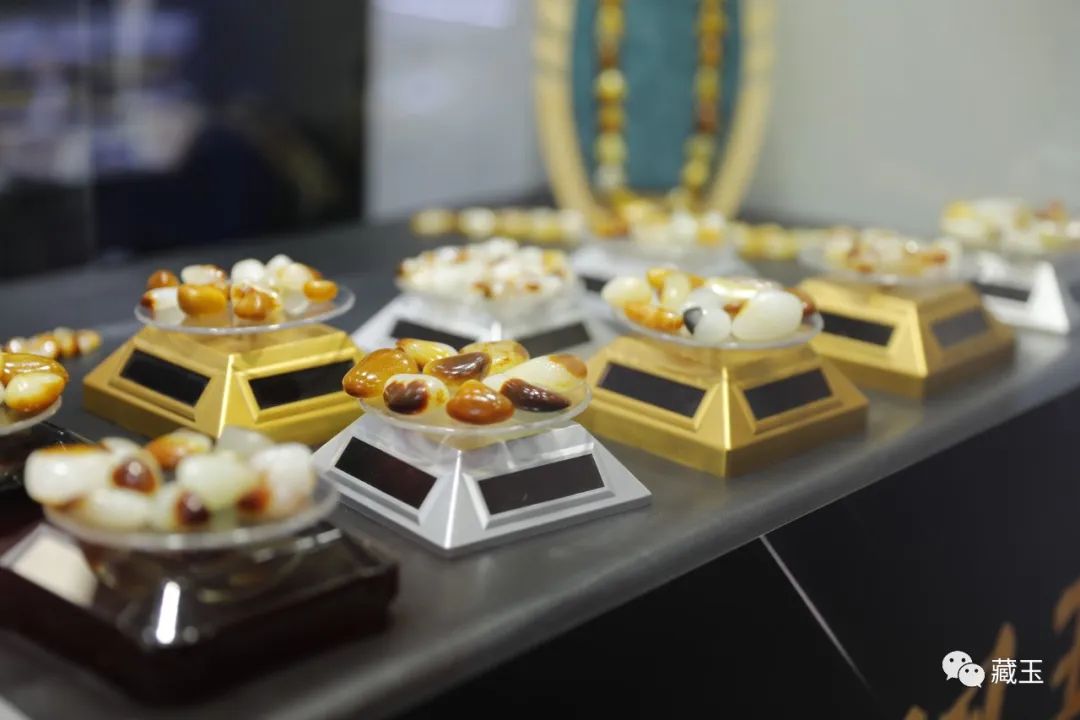 什么样的籽料手串值得入手,价值两万的和田玉圆珠手串