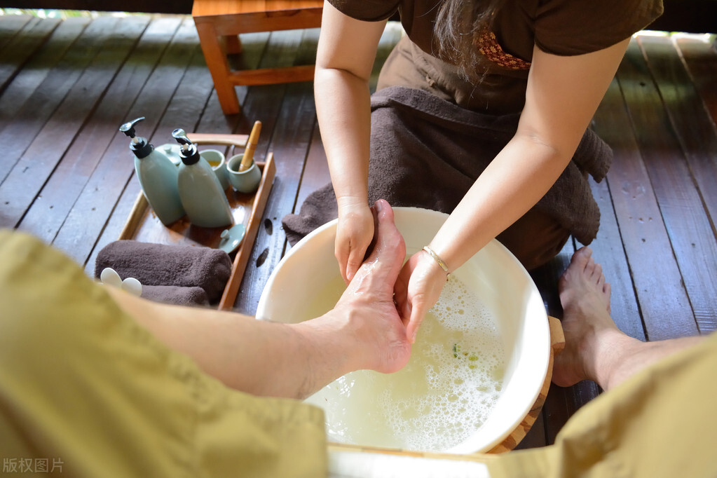 灰指甲的治疗方法根除,灰指甲的中药治疗方法有哪些呢