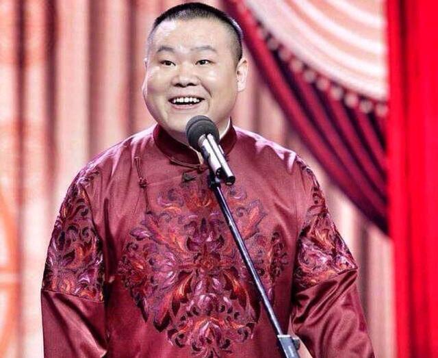 郭德纲对岳云鹏上春晚唱歌的看法,郭德纲探班岳云鹏春晚