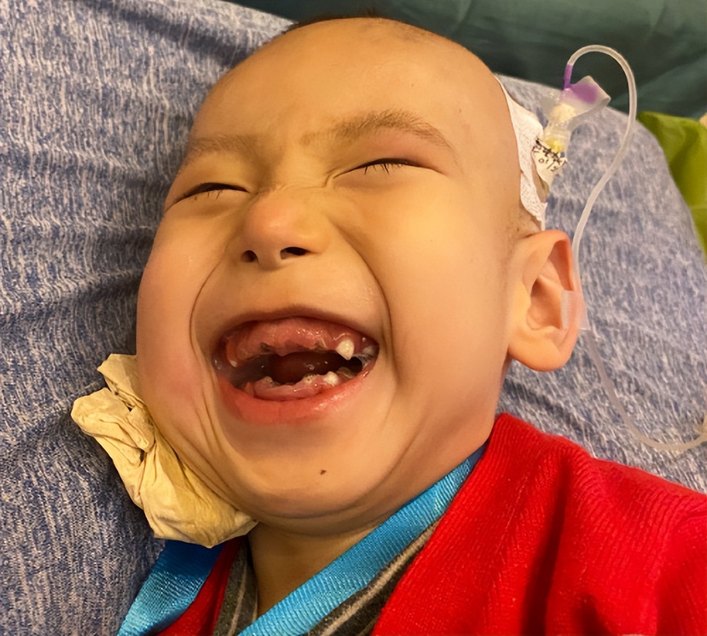 云南高中父亲研制药救儿子,父亲自学制药救治绝症儿子