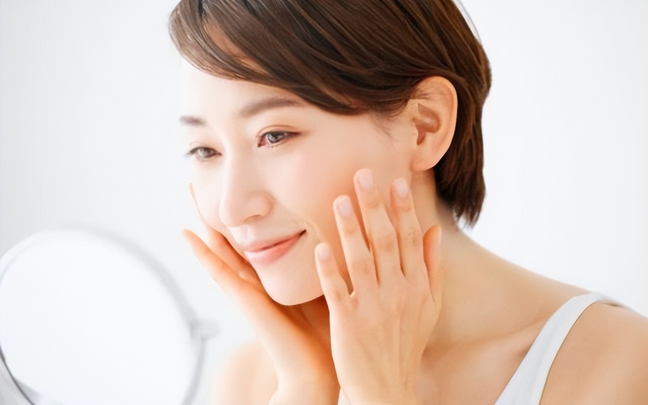 底妆斑驳卡粉不服帖是什么原因,底妆怎么画才会服帖不卡粉斑驳