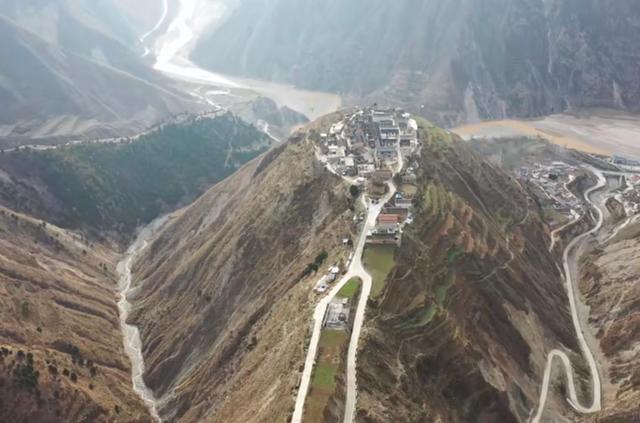 甘肃陇南某个山顶的悬崖村,甘肃陇南礼县悬崖村