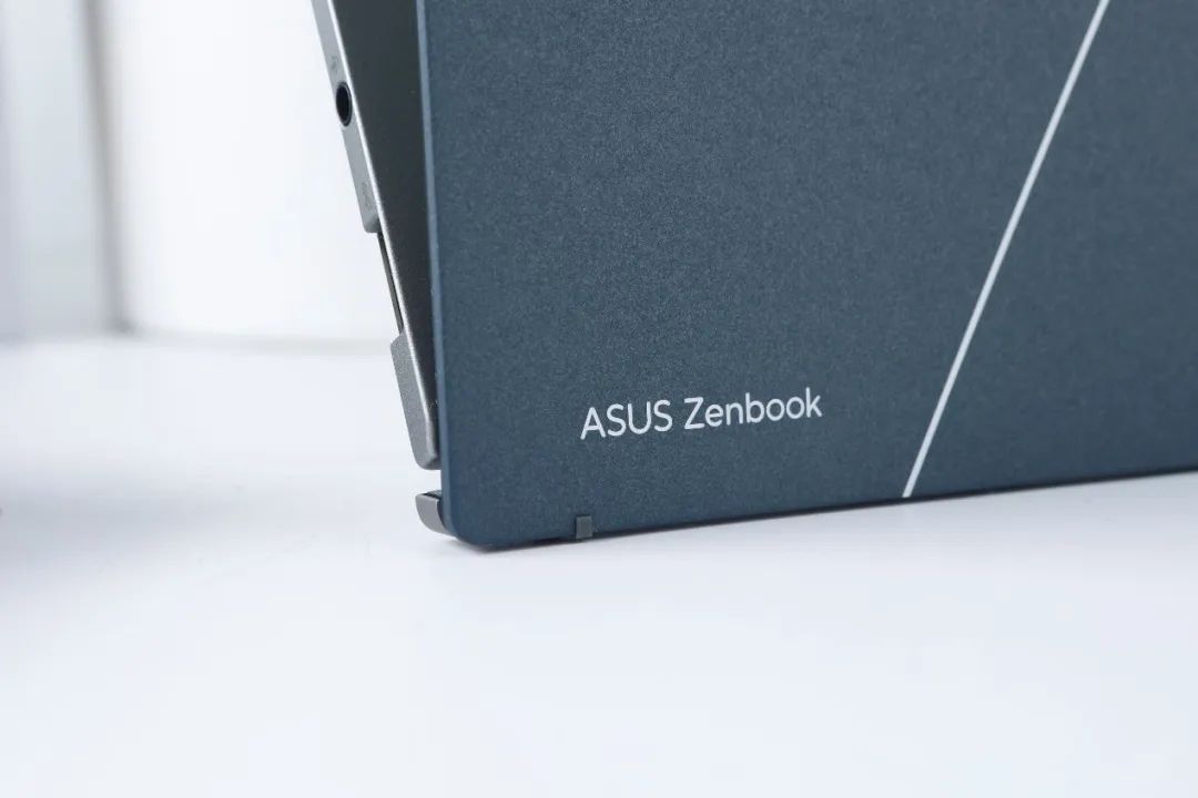 华硕灵耀142024AI超轻薄本测评,高性能笔记本推荐华硕灵耀14