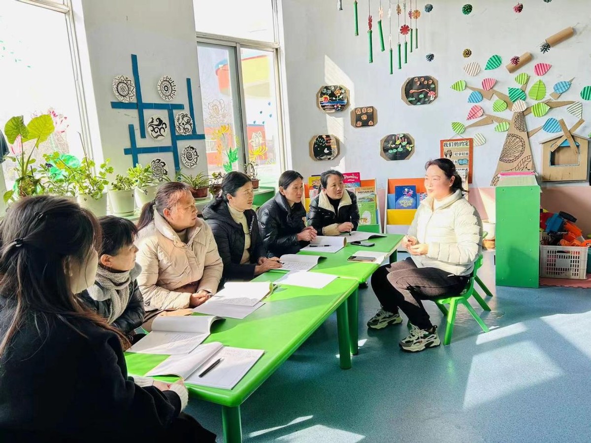 道朗镇鱼池幼儿园：开展“学指南用指南”活动