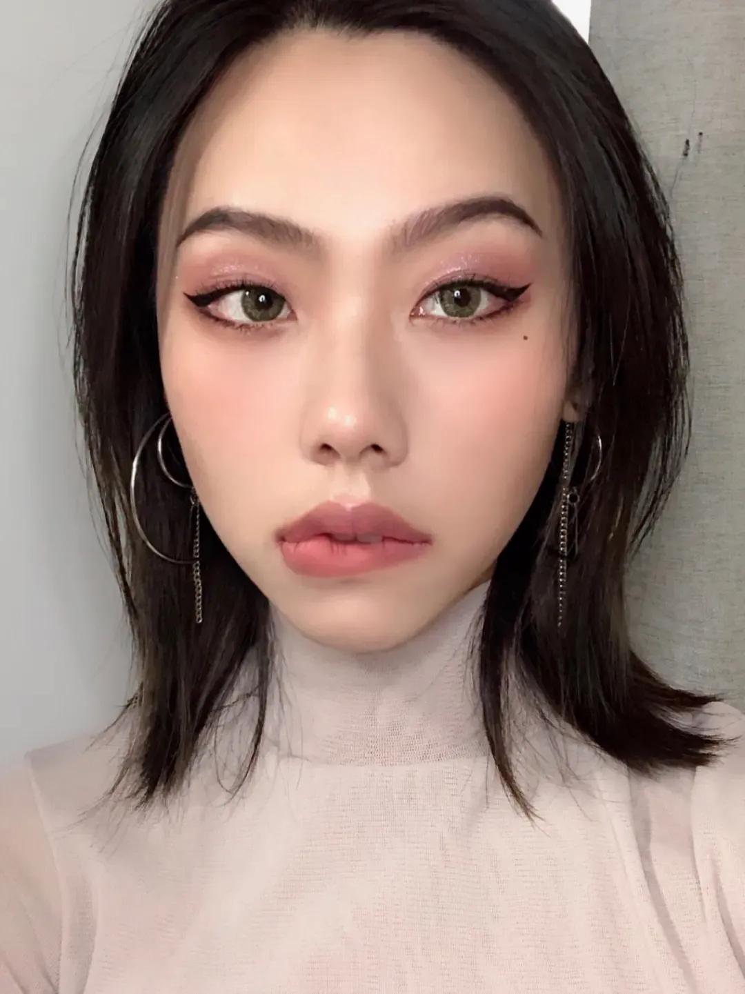 中式妆容教程眼影色系,如何让腮红眼影口红在同一色系