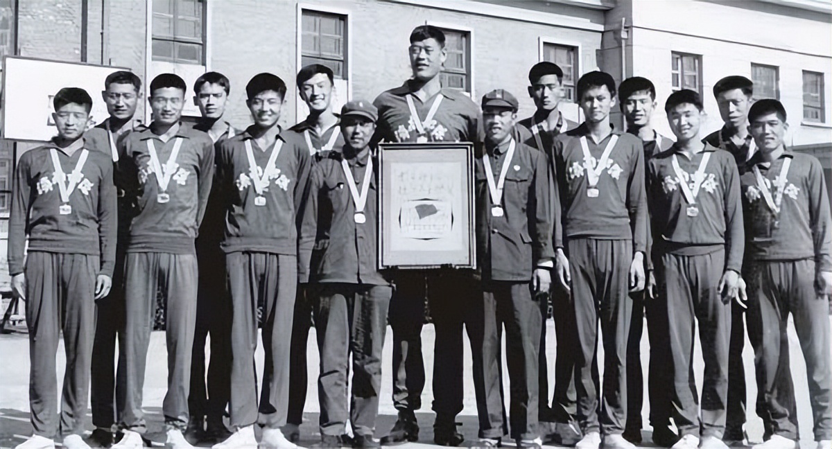 原篮球运动员穆铁柱现况,篮球名人穆铁柱身高是多少