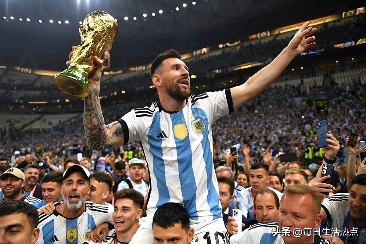 1000块梅西签名,99800买的梅西签名球