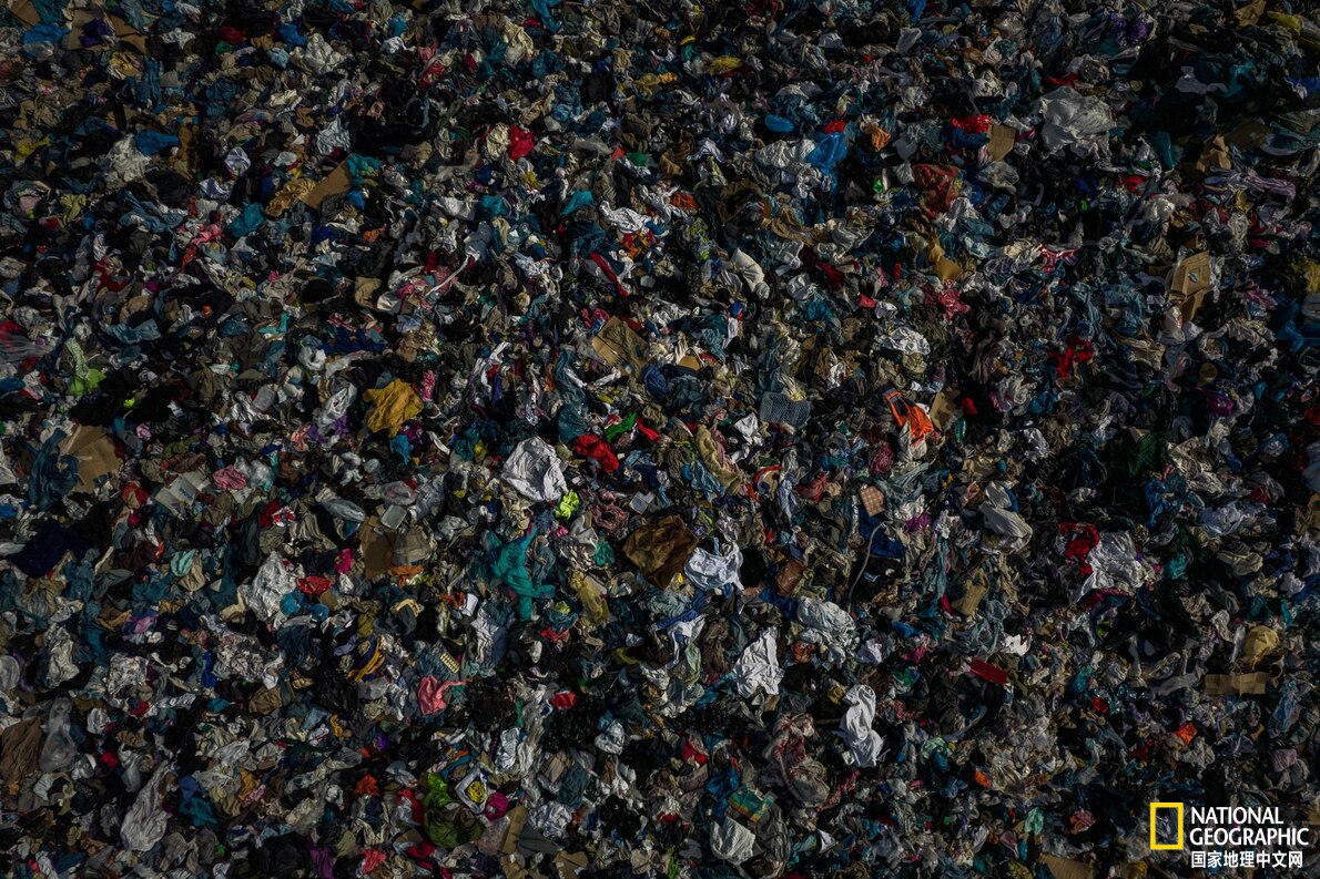 沙漠成了快时尚服饰最后的安息地