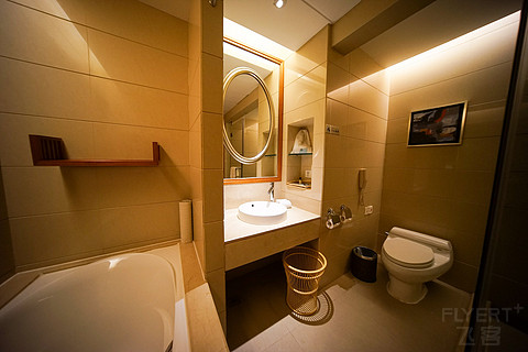 飞雪迎春山花烂漫,飞雪迎春绽玉蕊