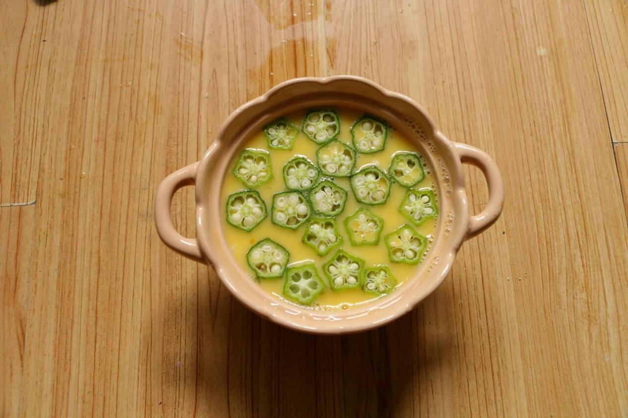 18个月的宝宝感冒怎么做秋葵蒸蛋,宝宝辅食秋葵蒸蛋的做法1岁以上