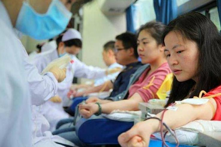 艾滋病逐渐呈“两头翘”趋势？忠告：预防艾滋病，3件事尽量少做