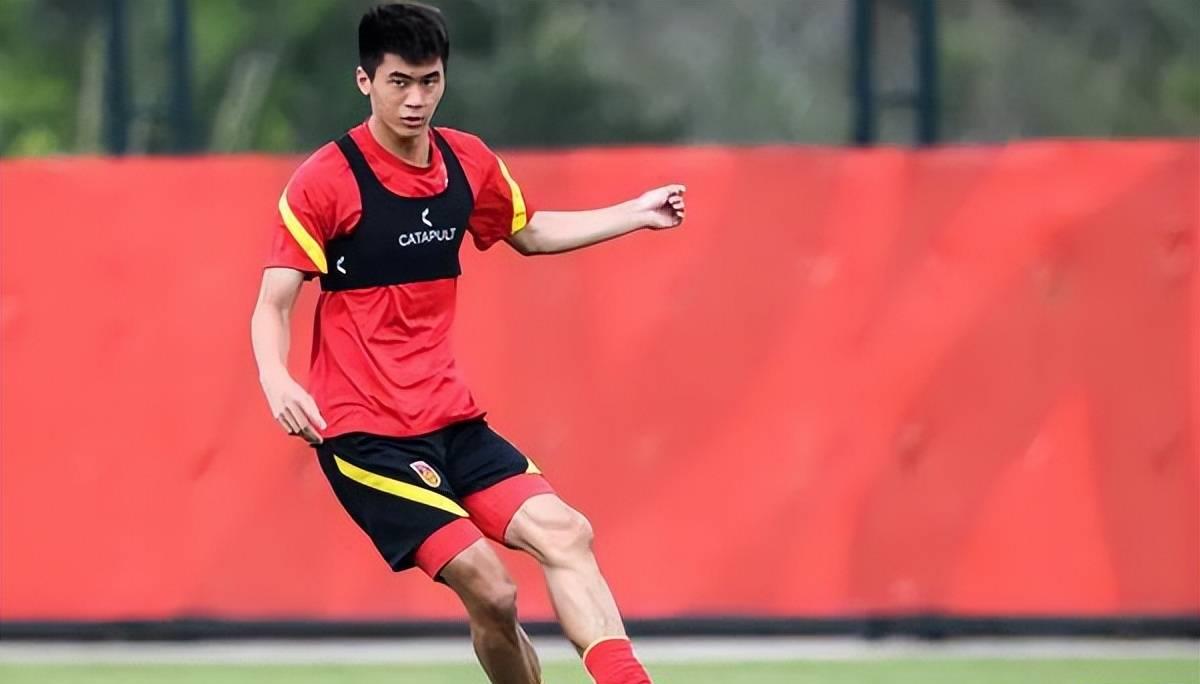 国足或将重推4后卫,国足大换血名单