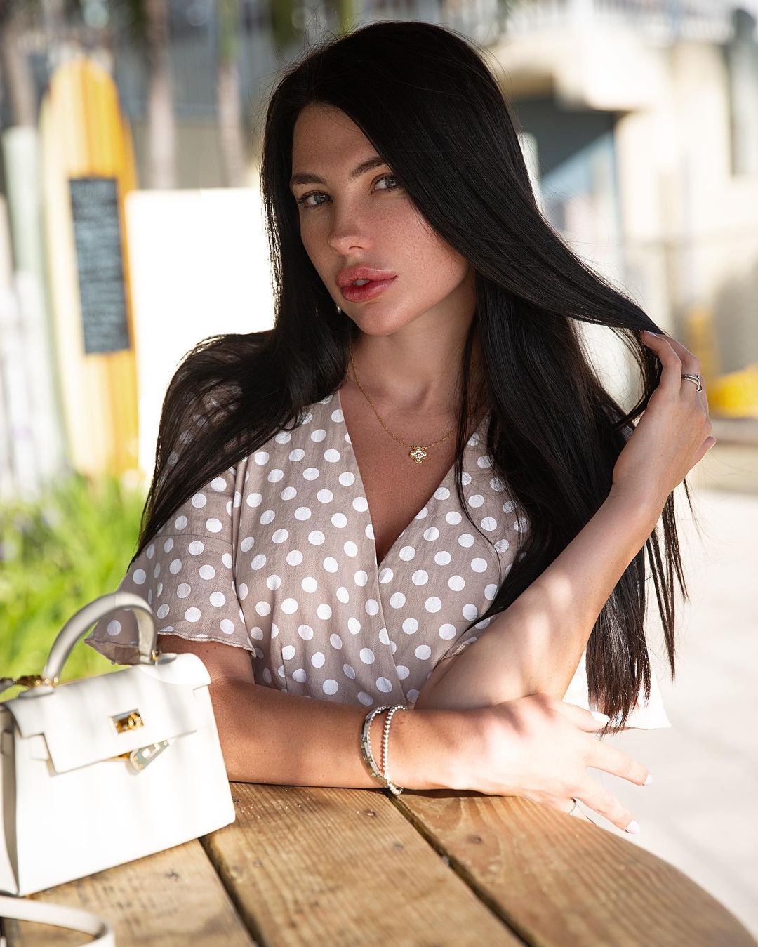 今日佳人：NHL冰球运动员尼基塔的妻子亚历山德拉