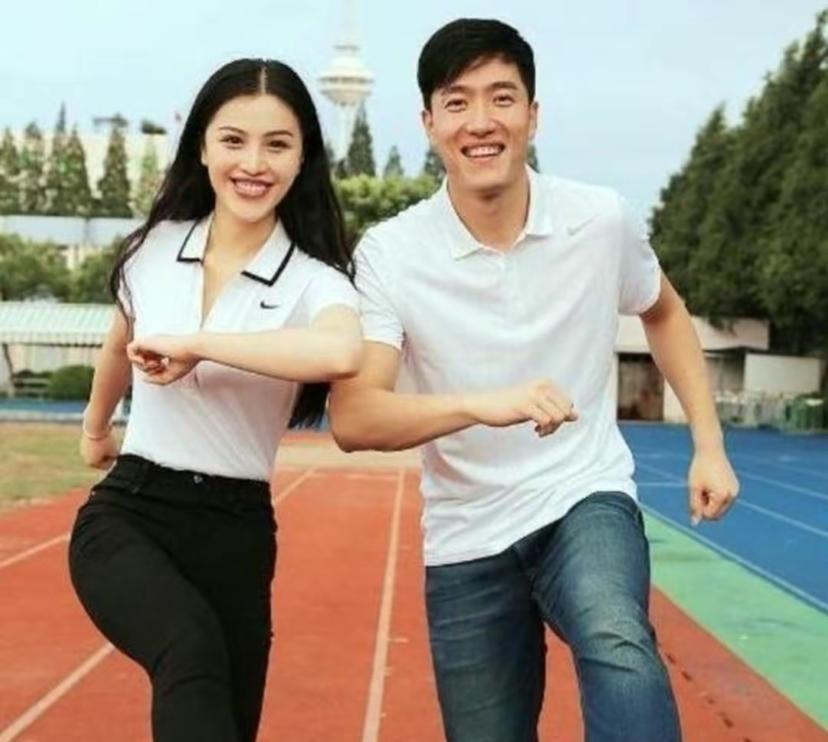 刘翔成为世界冠军的艰苦历程,世界冠军刘翔现在干什么呢