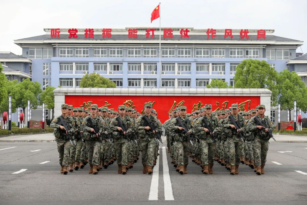 军营帅气视频,镜头下的军营青春岁月