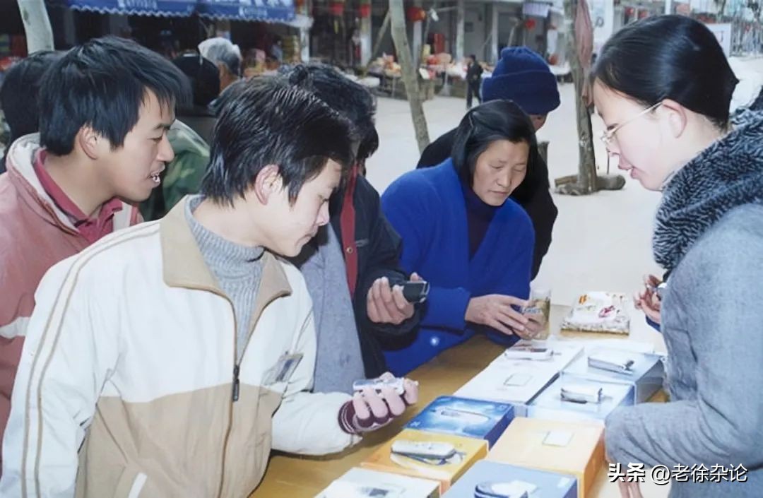 1990年：城区开通纵横自动电话