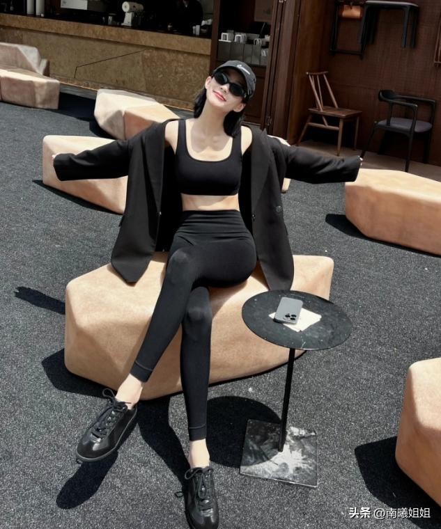 今年最流行的瑜伽服短袖上衣,瑜伽服上衣时尚最新款短袖