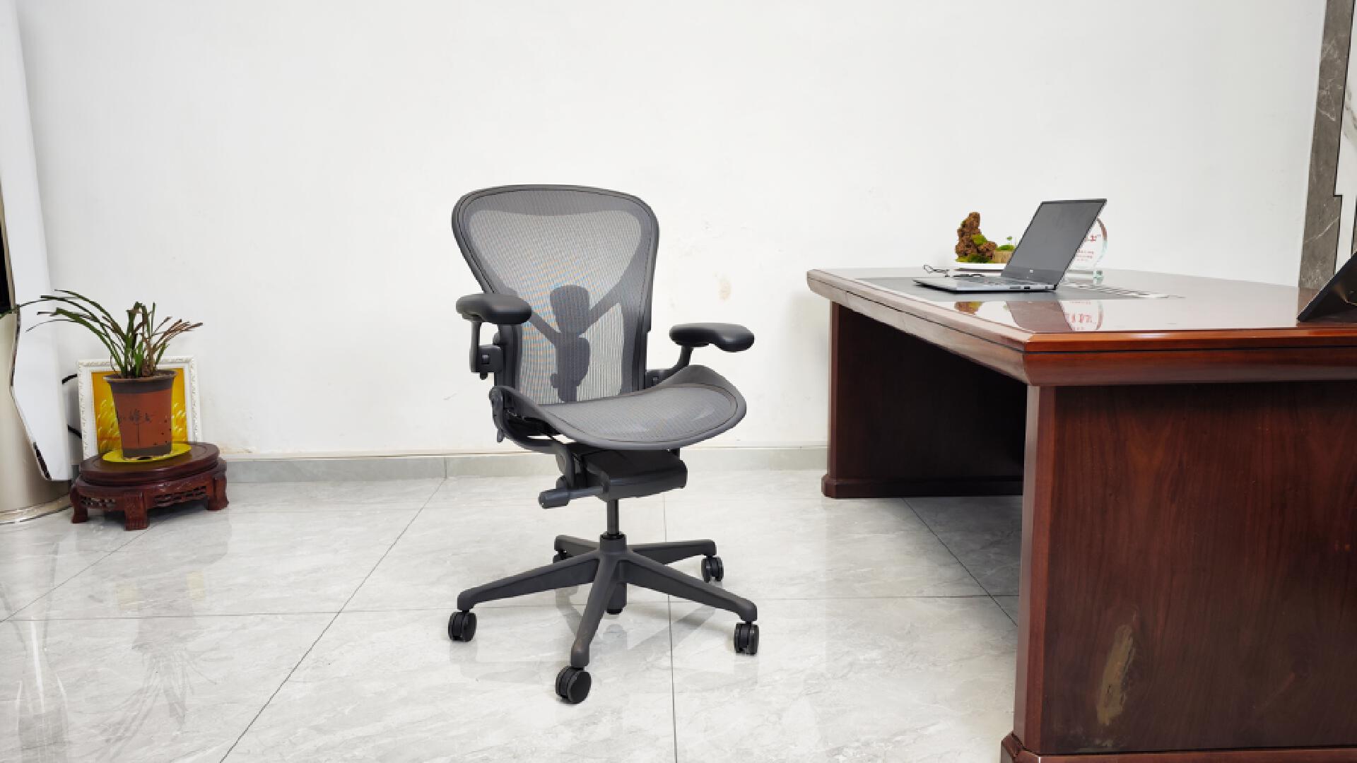 椅子推荐人体工学椅测评,适合上班族的护腰椅