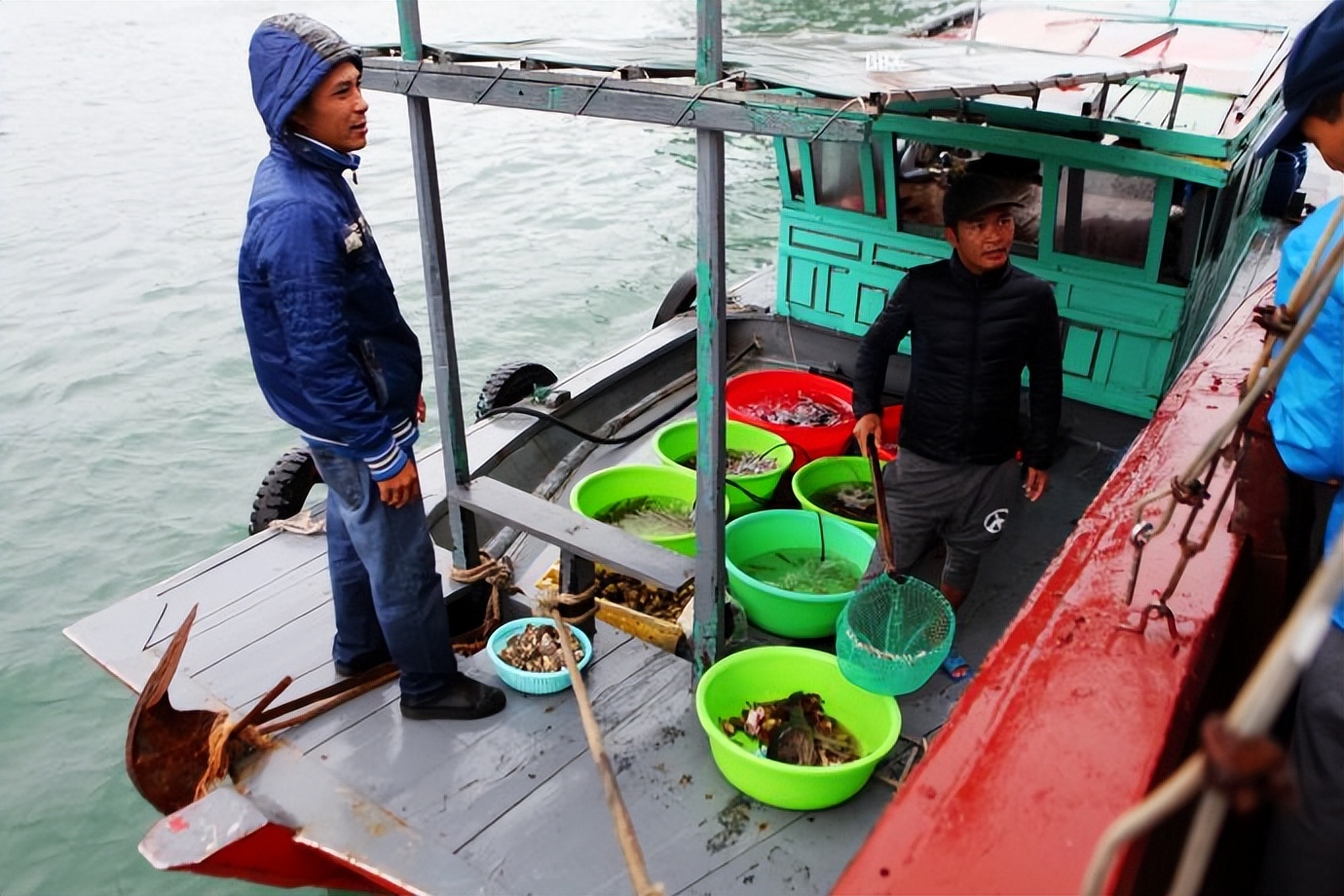 越南下龙，我在船上买海鲜