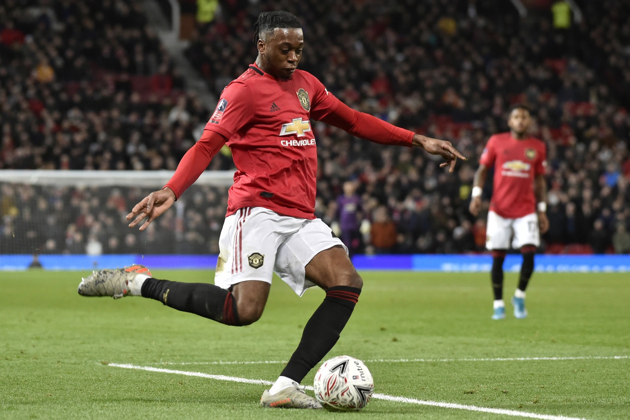 曼联调整心态重新进入争四正轨,曼联决心补强防线