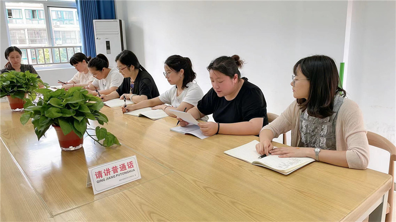 推广普通话喜迎二十大的内容,推广普通话喜迎二十大手抄报图片