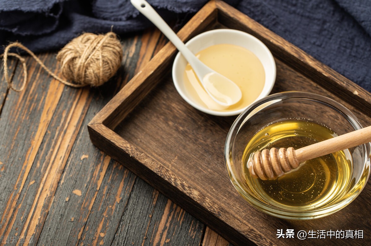固体蜂蜜更靠谱?赶紧看看,这些判断蜂蜜真假的方法也许并不可用