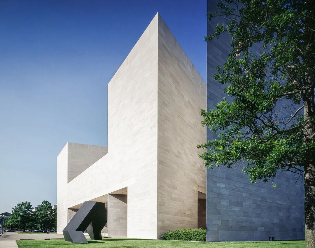 她是顶级豪门家族的千亿儿媳，一生低调，却连总统夫人都羡慕不已