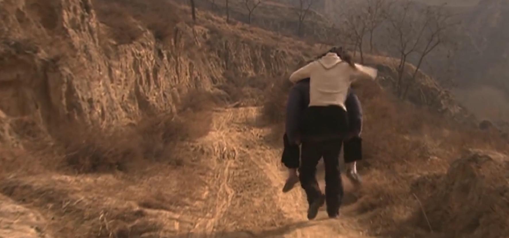 人性与欲望交织的*理片伦**，老光棍娶不起媳妇，心生恶念犯下大错