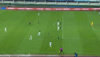 中超球员比赛拖延时间,中超守门员拖延比赛被黄牌