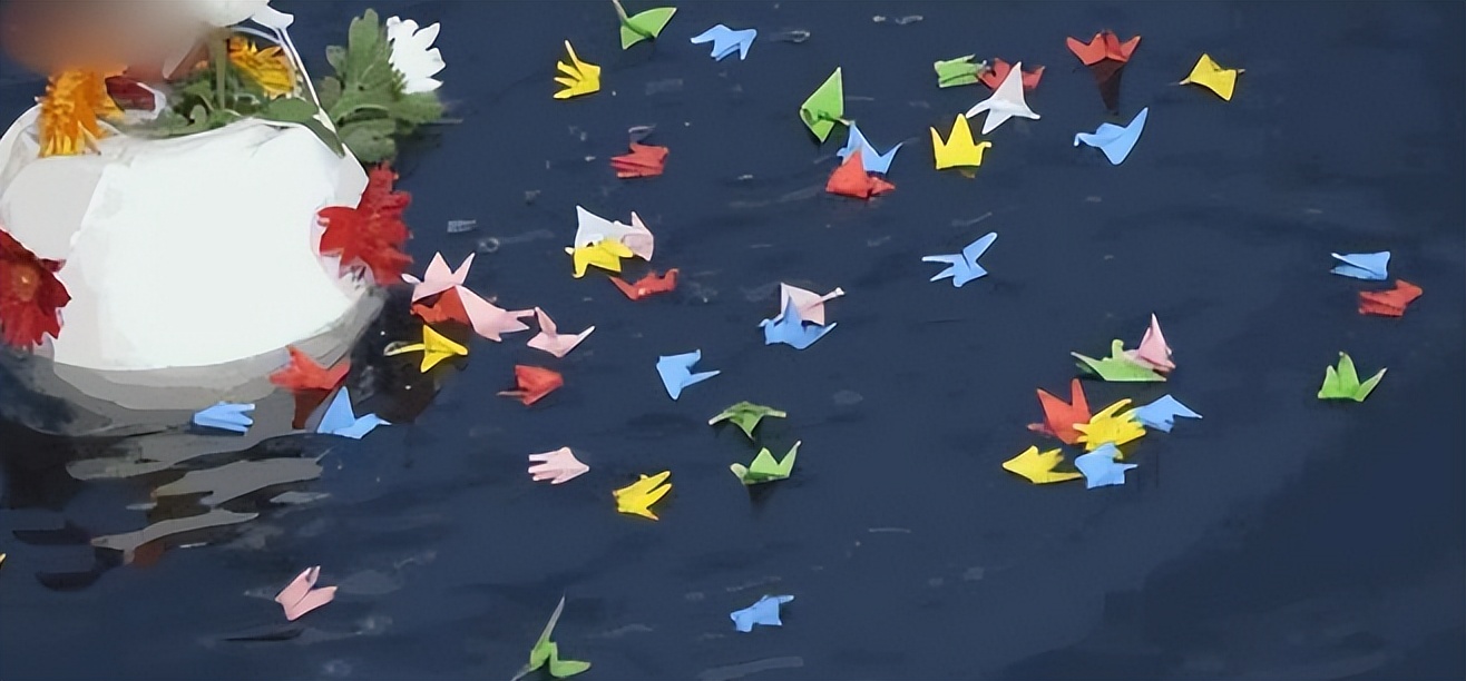 “海葬摆渡人”，被海景房开发商举报，在家属倒骨灰的桌上吃饭