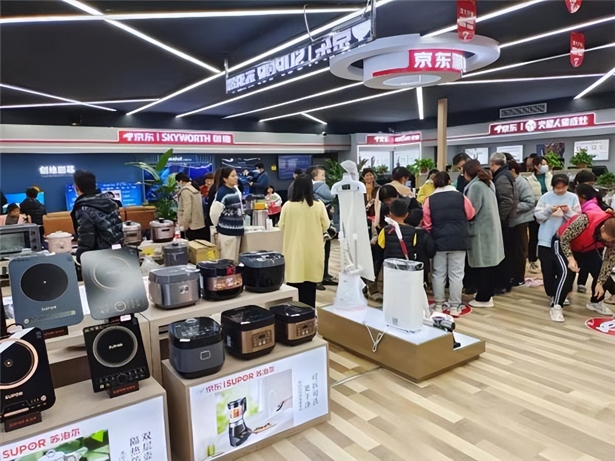 新零售背景下，分析内外部环境如何影响格力电器的财务战略布局