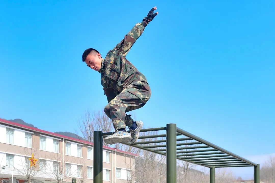 一个连队有几个士兵保送军校,一个连队有几个人考取军校