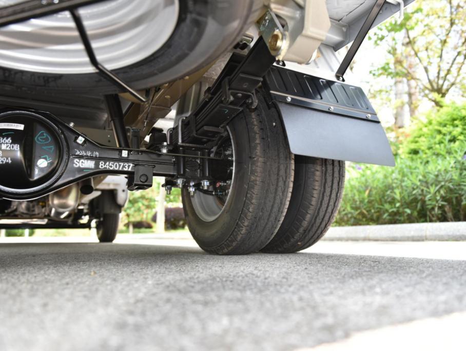 五菱龙卡对比长安跨越王d5,长安跨越者d5和五菱龙卡