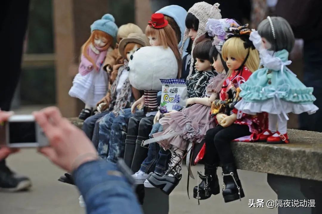 让打工人父母破防的“00后账单”，究竟是真爱？还只是韭菜？