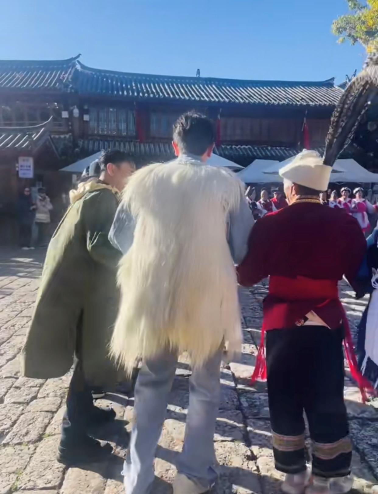 张信哲逛超市,张信哲买菜烧菜做蛋糕