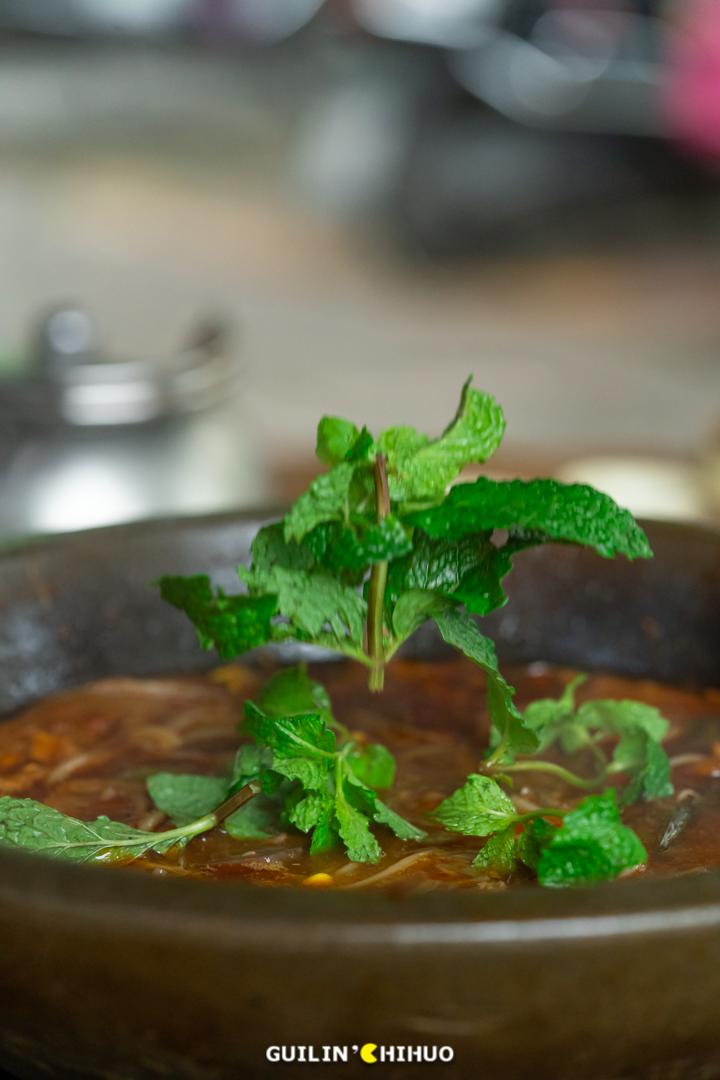 老字号石锅鱼31年老店,温岭石锅肥肠鱼