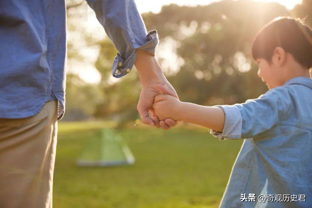 父女之间亲嘴的危害,父女亲脸拥抱违法吗