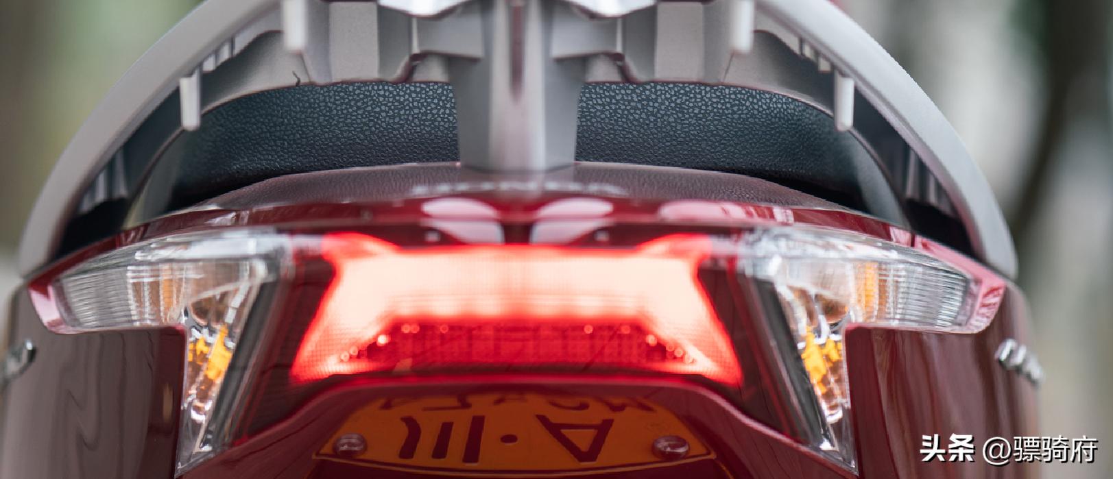 2022款本田lead125对比2018款,2023本田lead125和裂行125对比